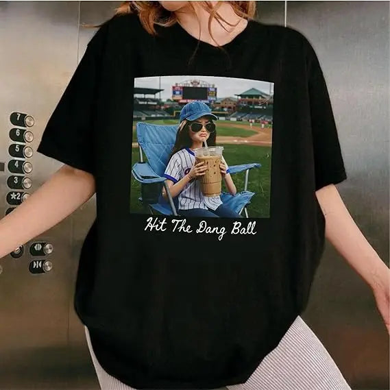 Y2k Funny Baseball Mom Doll Face Dinking Iced Coffee Aesthetic Clothes Cute Sofball Mama Graphic T-Shirt Game Day Novelty Gift