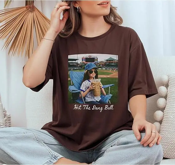Y2k Funny Baseball Mom Doll Face Dinking Iced Coffee Aesthetic Clothes Cute Sofball Mama Graphic T-Shirt Game Day Novelty Gift